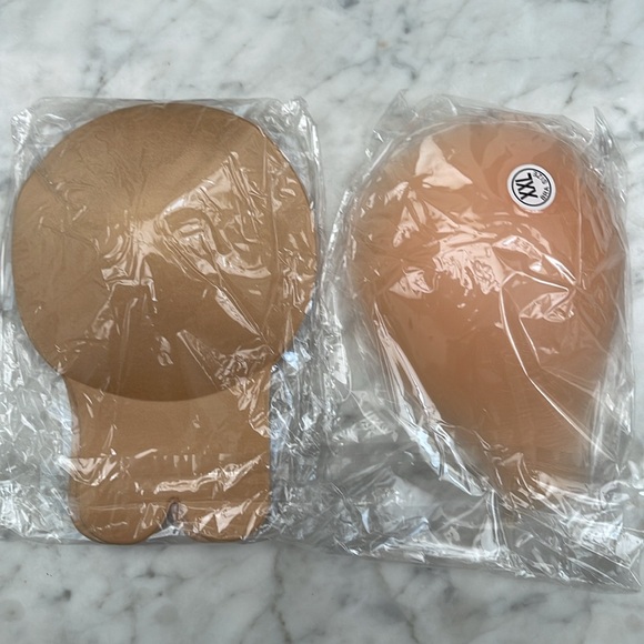 COPY - COPY - NWT women’s silicon invisible lift bra with nipple cover set size… - Picture 8 of 12